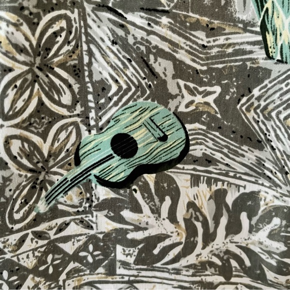 Vintage Roundy Bay Hawaiian Aloha Shirt with Drums and Guitars - Large - Picture 5 of 9